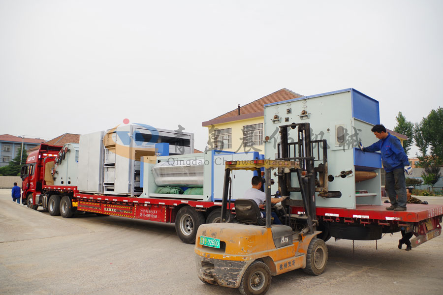 噴膠棉設(shè)備裝車發(fā)貨 噴膠棉設(shè)備裝車發(fā)貨